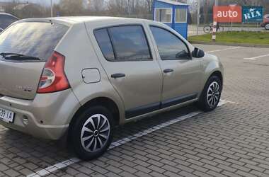 Хетчбек Renault Sandero 2011 в Дубні