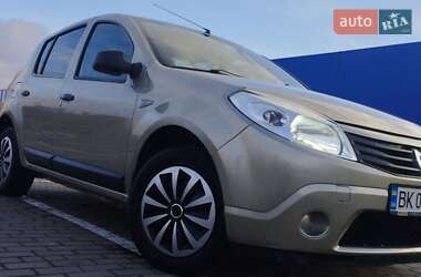 Хетчбек Renault Sandero 2011 в Дубні