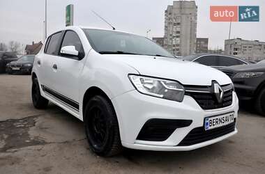 Хэтчбек Renault Sandero 2016 в Львове