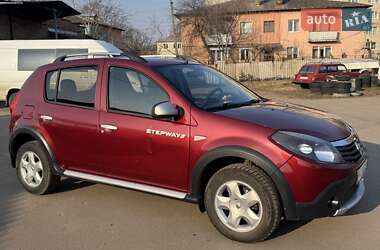 Хэтчбек Renault Sandero 2012 в 