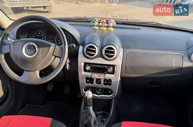 Хэтчбек Renault Sandero 2012 в 