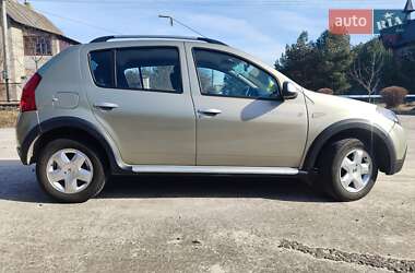 Хетчбек Renault Sandero 2012 в Вараші