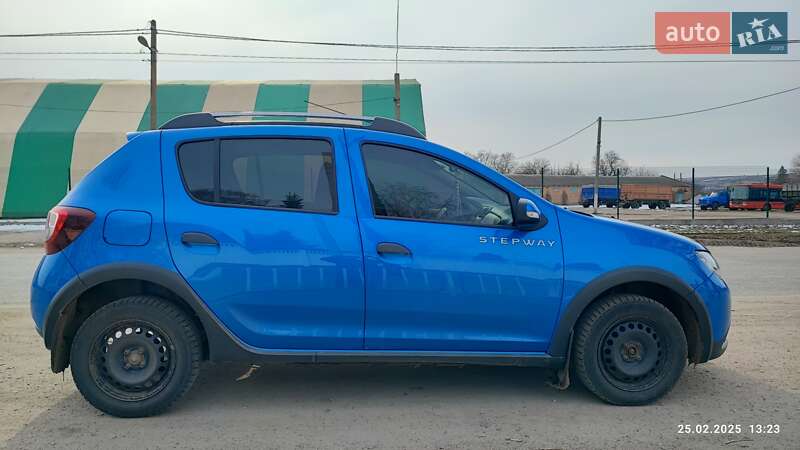 Хетчбек Renault Sandero 2015 в Дніпрі