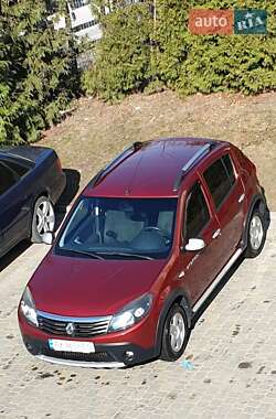 Позашляховик / Кросовер Renault Sandero 2012 в 