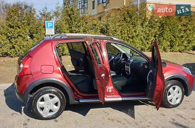 Позашляховик / Кросовер Renault Sandero 2012 в 