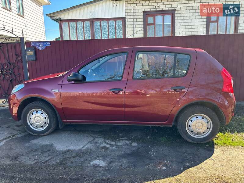 Хэтчбек Renault Sandero 2011 в Бахмаче