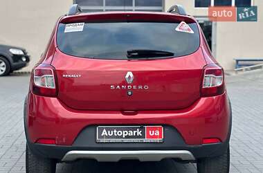 Хетчбек Renault Sandero 2013 в 