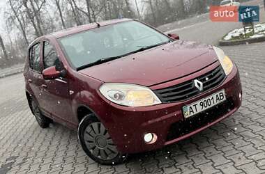 Хэтчбек Renault Sandero 2011 в 