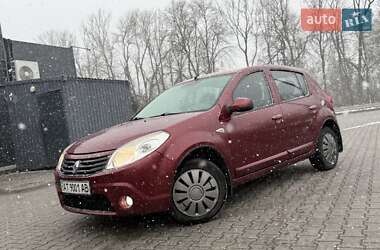 Хэтчбек Renault Sandero 2011 в 
