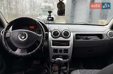Хэтчбек Renault Sandero 2011 в 