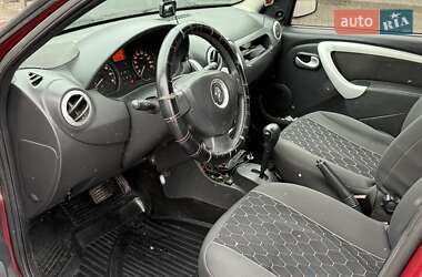 Хэтчбек Renault Sandero 2011 в 