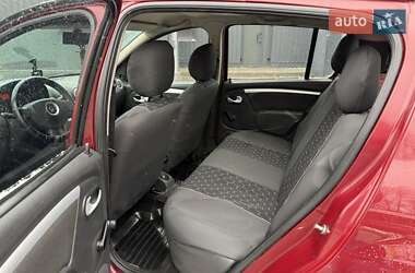 Хэтчбек Renault Sandero 2011 в 