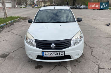 Хэтчбек Renault Sandero 2012 в 