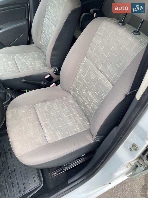 Хэтчбек Renault Sandero 2012 в Запорожье