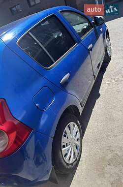 Хетчбек Renault Sandero 2011 в 