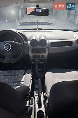 Хетчбек Renault Sandero 2011 в 