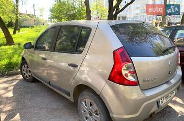 Хэтчбек Renault Sandero 2009 в 