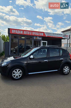 Хэтчбек Renault Sandero 2012 в 