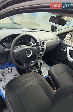 Хэтчбек Renault Sandero 2012 в 