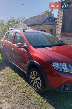 Хэтчбек Renault Sandero 2013 в 