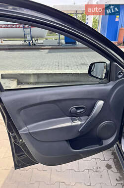 Хэтчбек Renault Sandero 2013 в 
