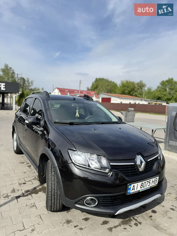 Хэтчбек Renault Sandero 2013 в 