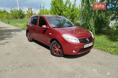 Хетчбек Renault Sandero 2012 в 