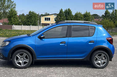 Хэтчбек Renault Sandero 2015 в 