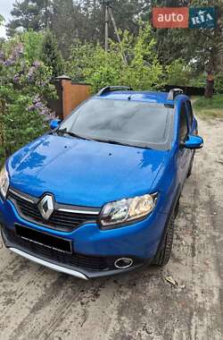 Хэтчбек Renault Sandero 2015 в Полтаве