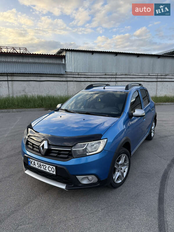 Хетчбек Renault Sandero 2017 в 