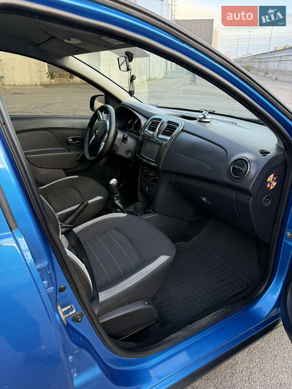 Хэтчбек Renault Sandero 2017 в Киеве