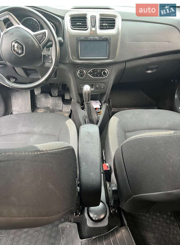 Хэтчбек Renault Sandero 2017 в Берегово