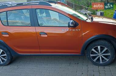 Хэтчбек Renault Sandero 2017 в 
