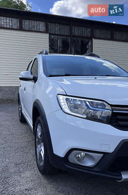 Хэтчбек Renault Sandero 2017 в 