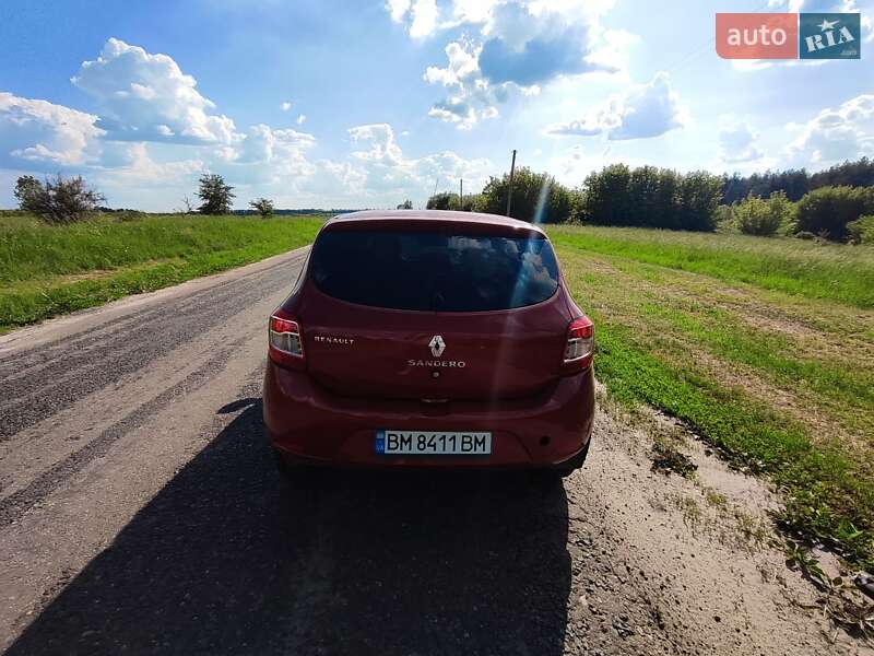 Хетчбек Renault Sandero 2013 в Краснограді