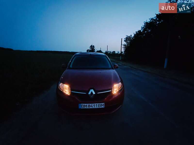 Хетчбек Renault Sandero 2013 в Краснограді