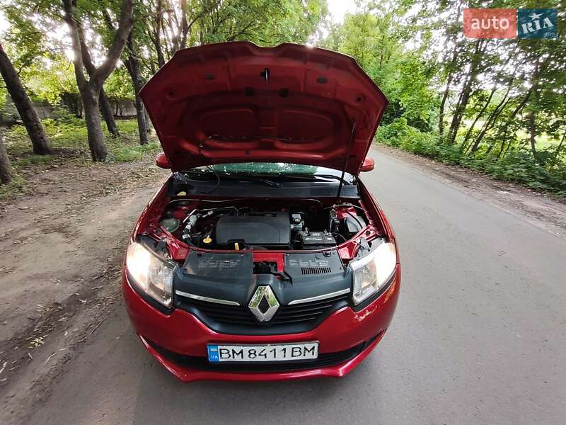 Хетчбек Renault Sandero 2013 в Краснограді