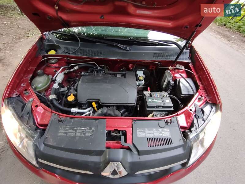 Хетчбек Renault Sandero 2013 в Краснограді