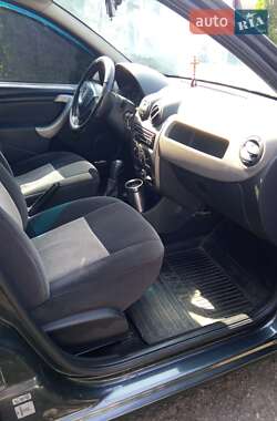 Хэтчбек Renault Sandero 2010 в 