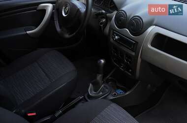 Хэтчбек Renault Sandero 2012 в 