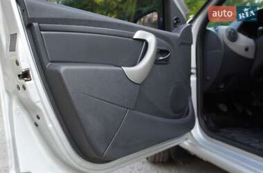 Хэтчбек Renault Sandero 2012 в 