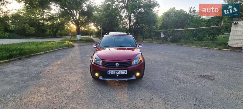 Renault Sandero 2011