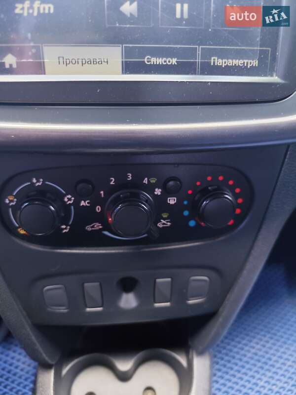 Хэтчбек Renault Sandero 2013 в Новгород-Северском