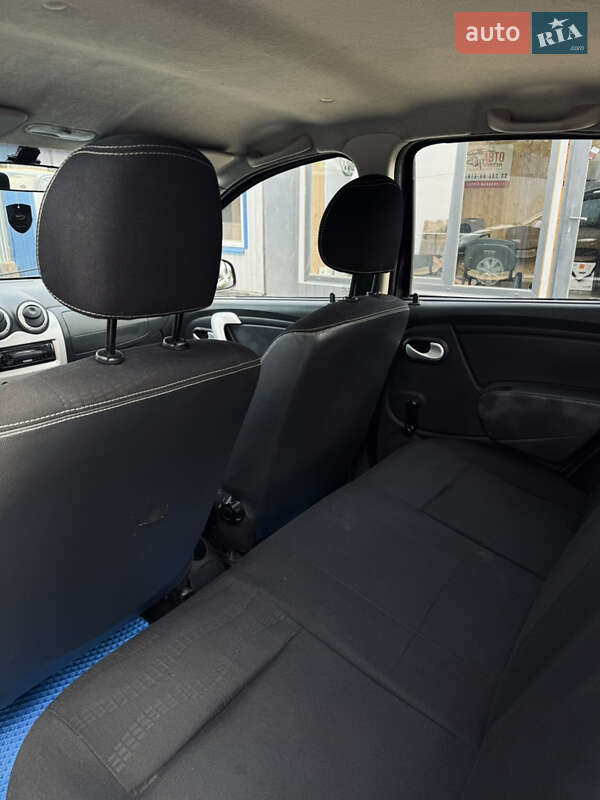 Renault Sandero 2012