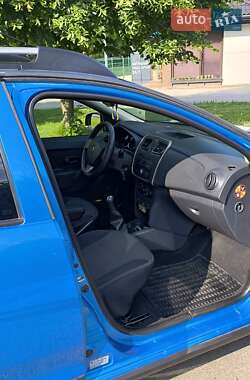 Хэтчбек Renault Sandero 2014 в 