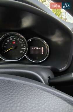 Хэтчбек Renault Sandero 2014 в 