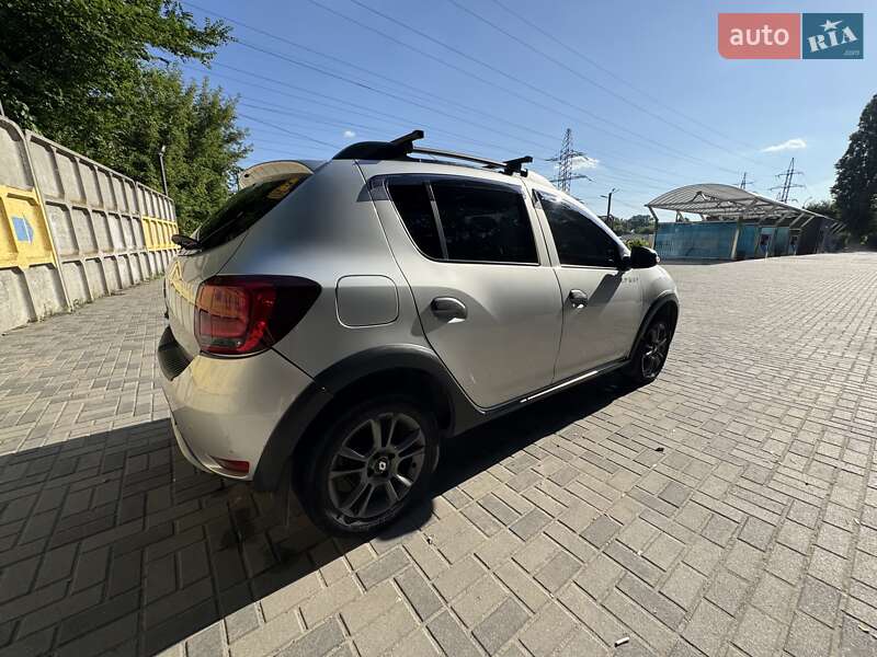Хэтчбек Renault Sandero 2017 в Днепре