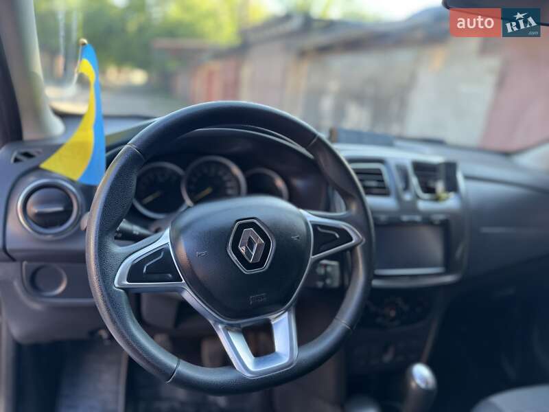 Хэтчбек Renault Sandero 2017 в Днепре