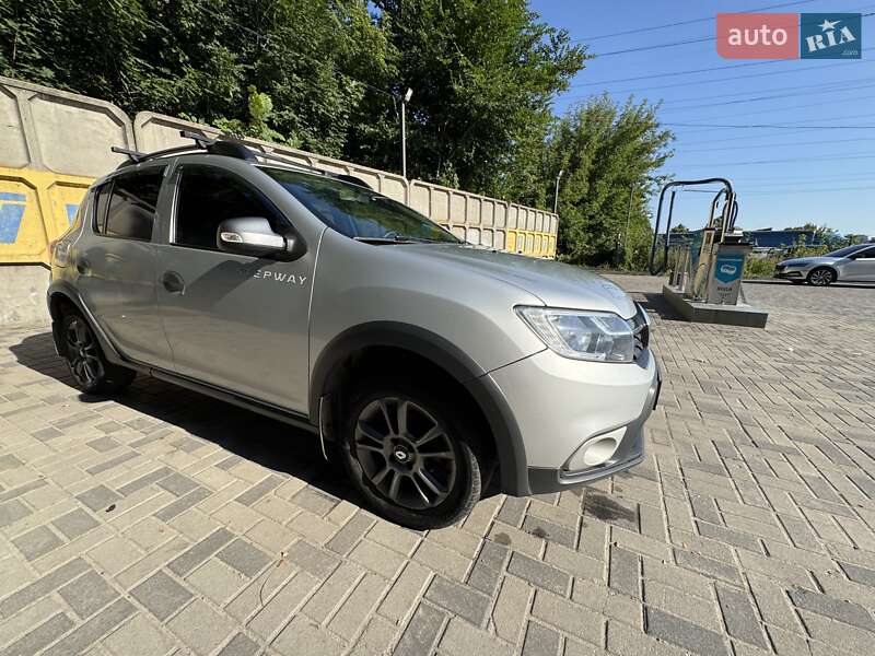 Хэтчбек Renault Sandero 2017 в Днепре