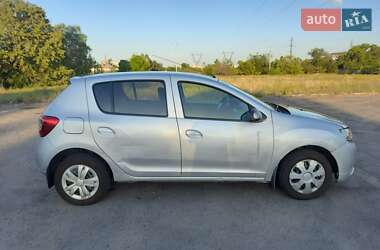 Хэтчбек Renault Sandero 2013 в 
